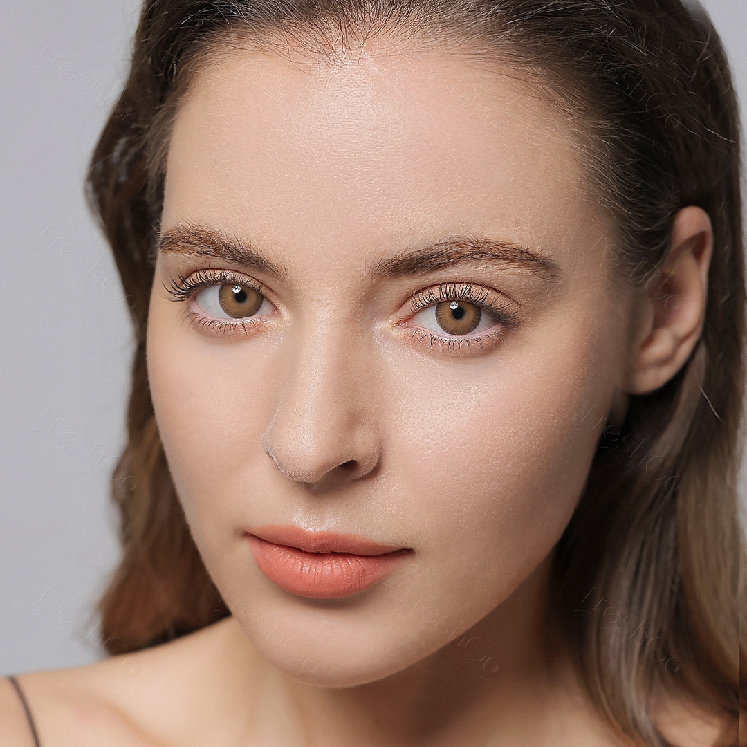 modelwearingfiesta brown colored contacts